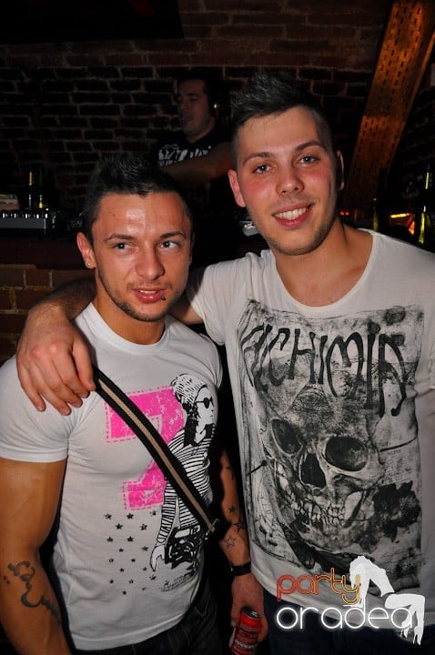 Miercuri seara în Club Escape, 