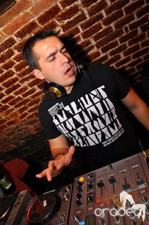 Miercuri seara în Club Escape, 