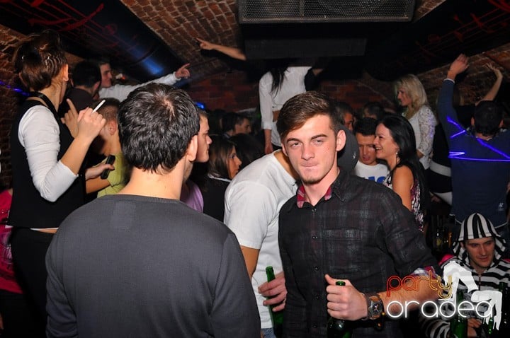 Miercuri seara în Club Escape,