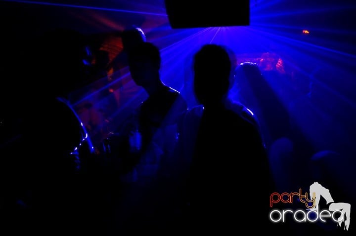 Miercuri seara în Club Escape, 