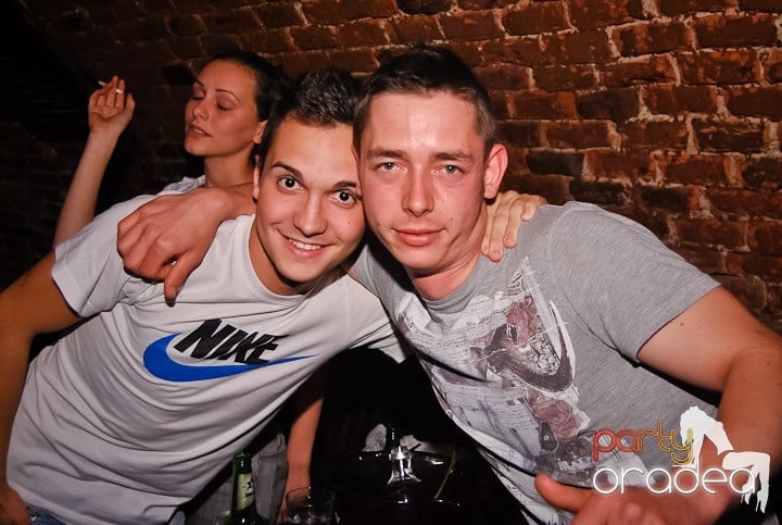 Miercuri seara în Club Escape, 