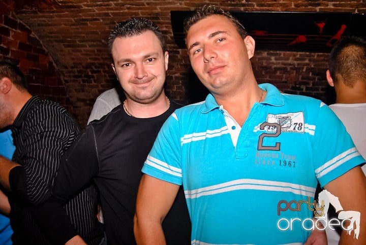 Miercuri seara în Club Escape, 