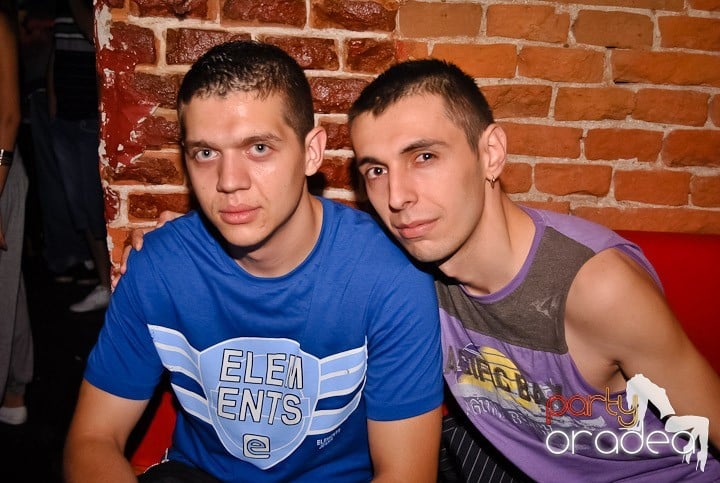 Miercuri seara în Club Escape, 