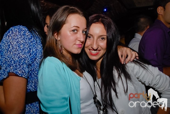 Miercuri seara în Club Escape, 