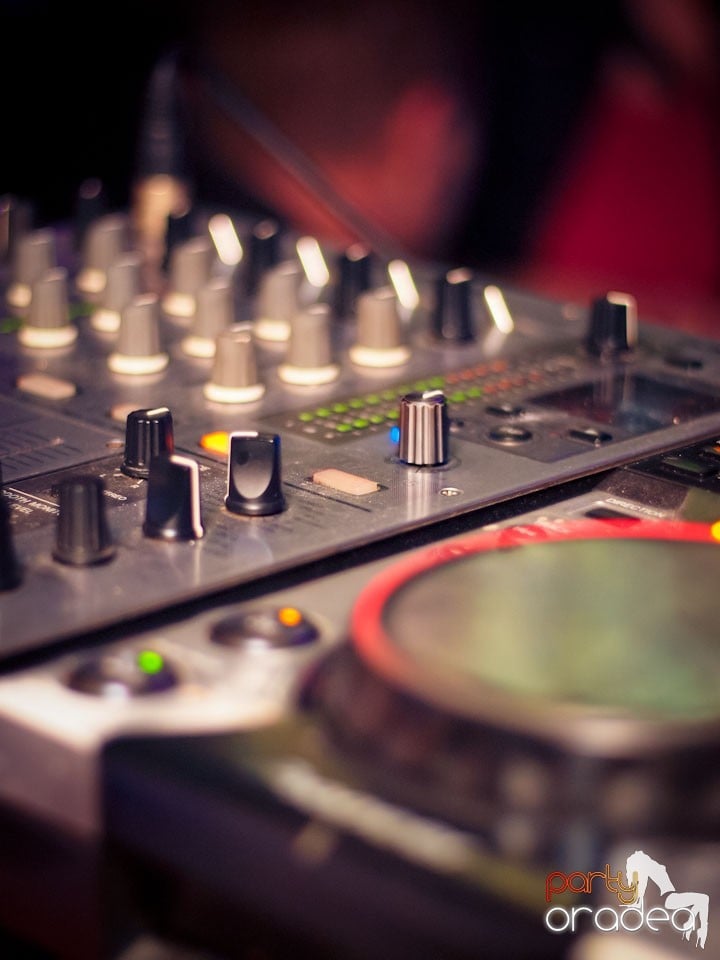 Miercuri seara în Club Escape, 