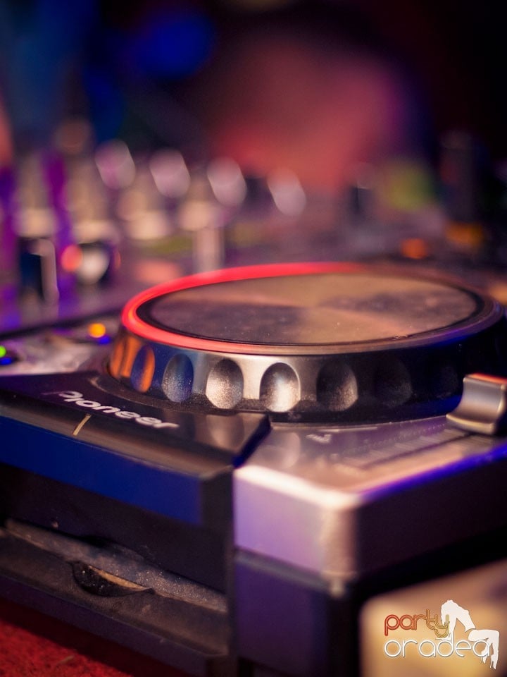 Miercuri seara în Club Escape, 