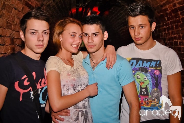 Miercuri seara în Club Escape, 