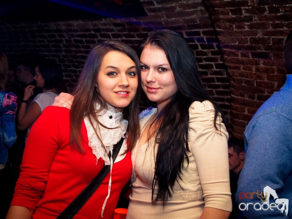 Miercuri seara în Club Escape, 