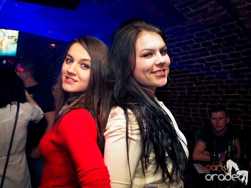 Miercuri seara în Club Escape, 