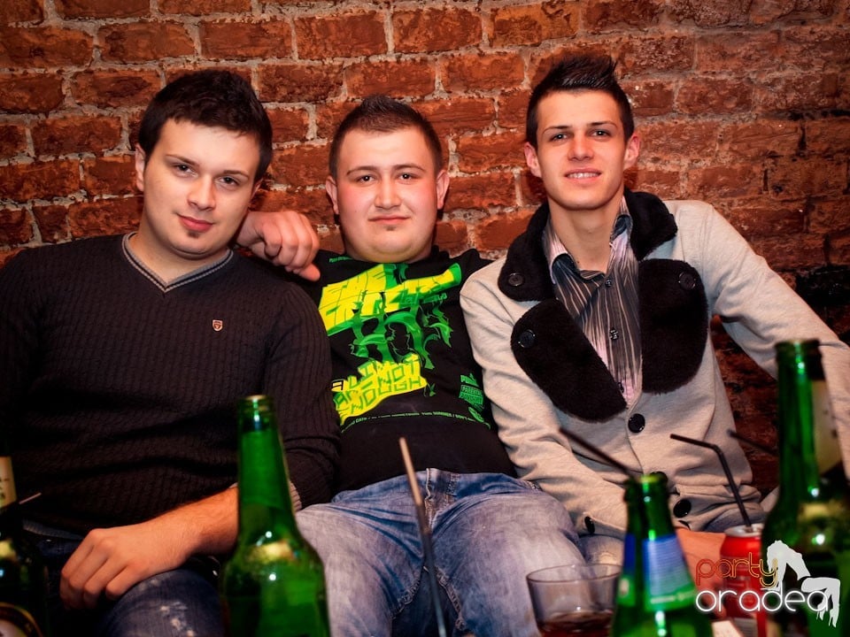 Miercuri seara în Club Escape, 