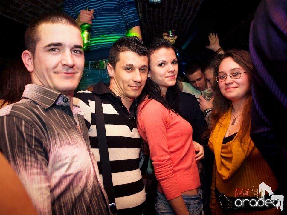 Miercuri seara în Club Escape, 