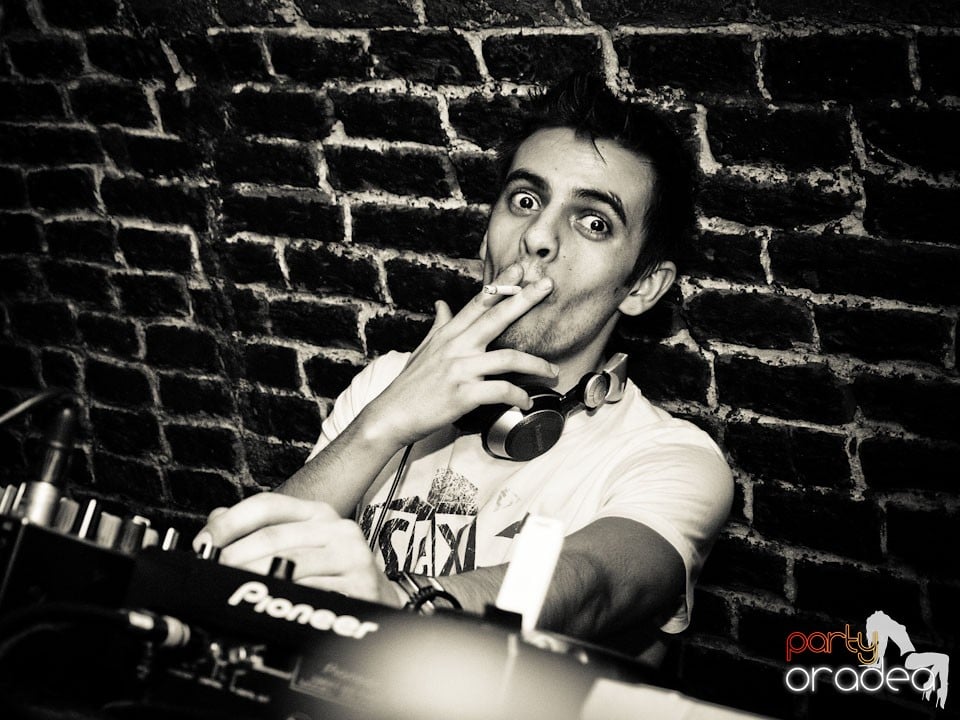 Miercuri seara în Club Escape, 