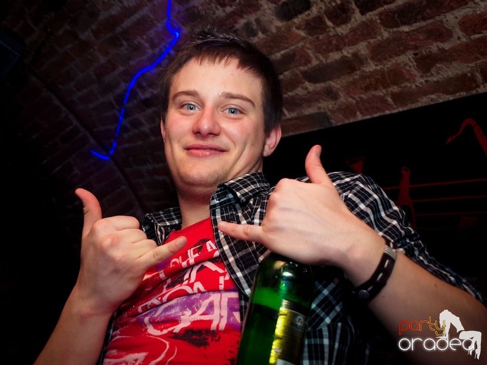 Miercuri seara în Club Escape, 