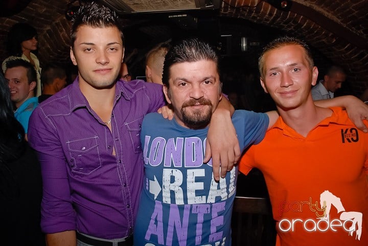 Miercuri seara în Club Escape, 