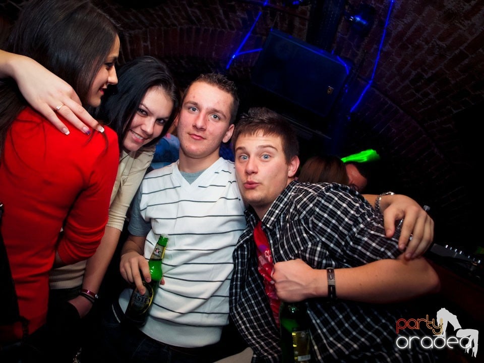 Miercuri seara în Club Escape, 