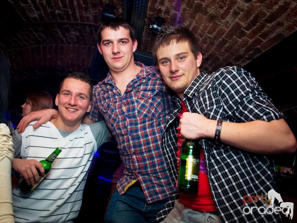 Miercuri seara în Club Escape, 