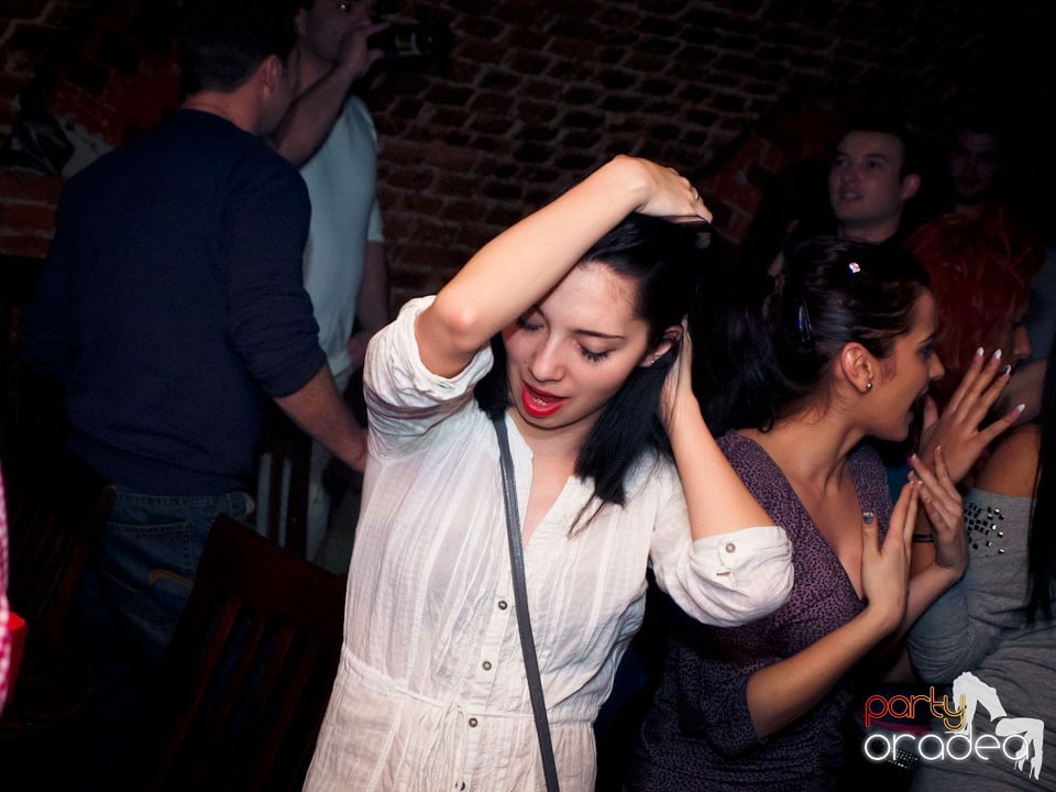 Miercuri seara în Club Escape, 