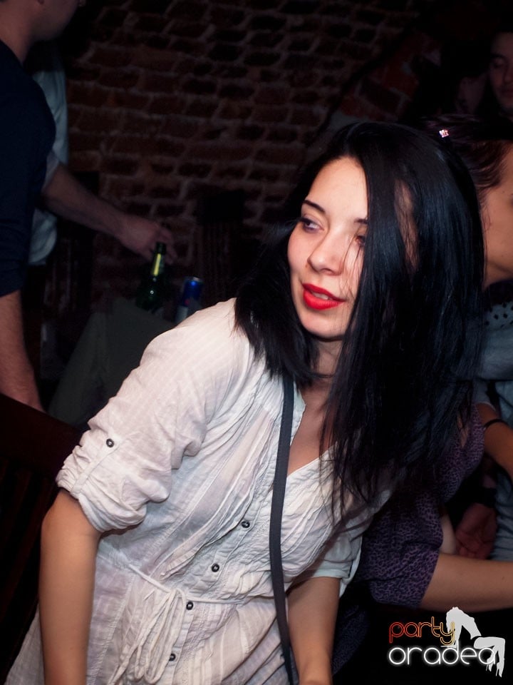 Miercuri seara în Club Escape, 