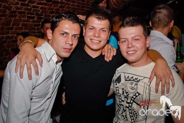 Miercuri seara în Club Escape, 