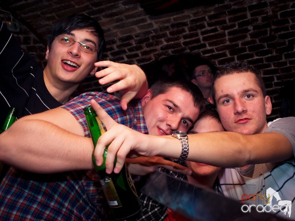 Miercuri seara în Club Escape, 