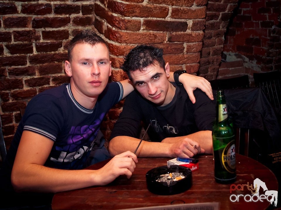 Miercuri seara în Club Escape, 