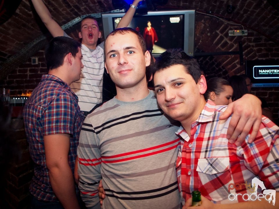 Miercuri seara în Club Escape, 