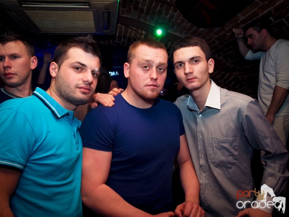 Miercuri seara în Club Escape, 