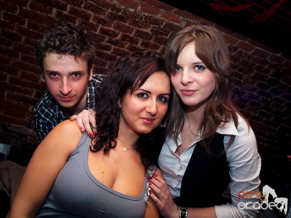 Miercuri seara în Club Escape, 