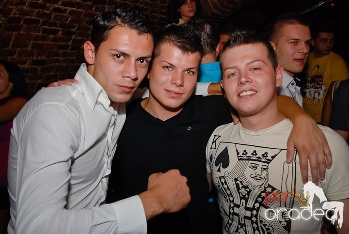 Miercuri seara în Club Escape, 