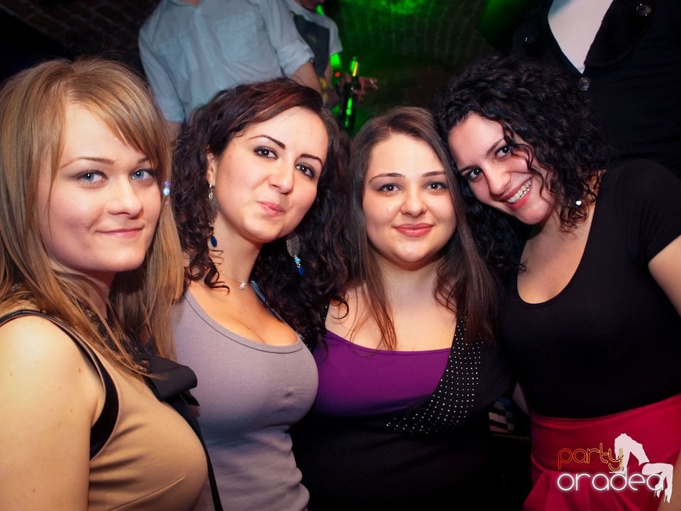 Miercuri seara în Club Escape, 