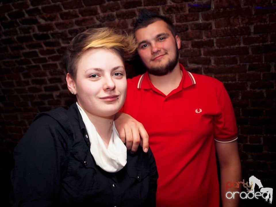 Miercuri seara în Club Escape, 