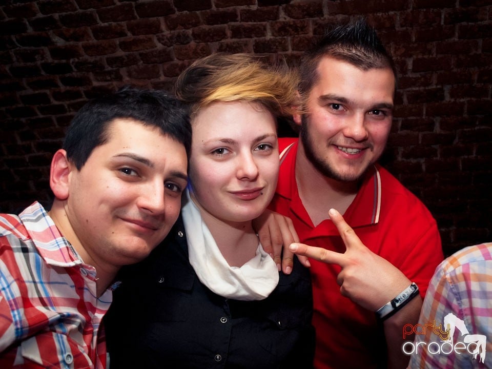 Miercuri seara în Club Escape, 