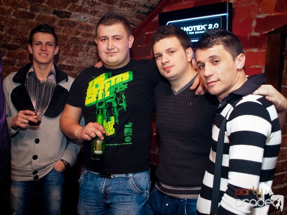 Miercuri seara în Club Escape, 