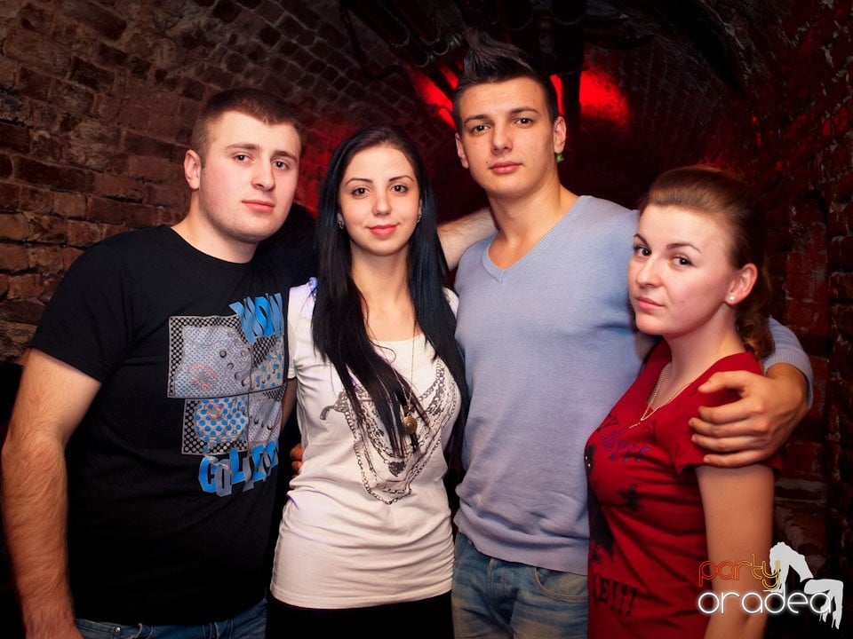 Miercuri seara în Club Escape, 