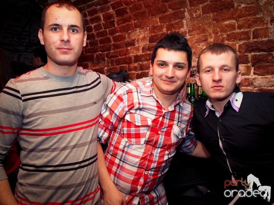 Miercuri seara în Club Escape, 