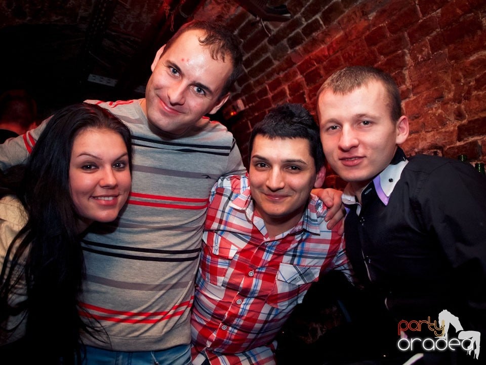 Miercuri seara în Club Escape, 