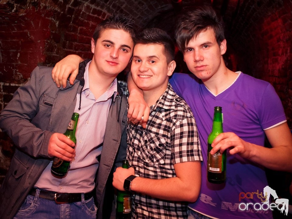 Miercuri seara în Club Escape, 