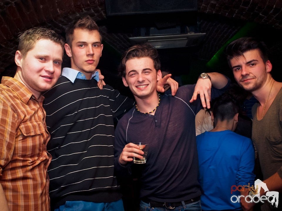 Miercuri seara în Club Escape, 