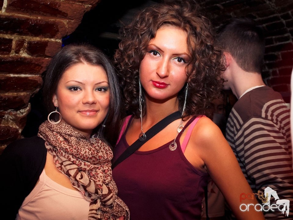 Miercuri seara în Club Escape, 