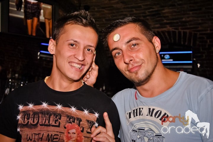 Miercuri seara în Club Escape, 