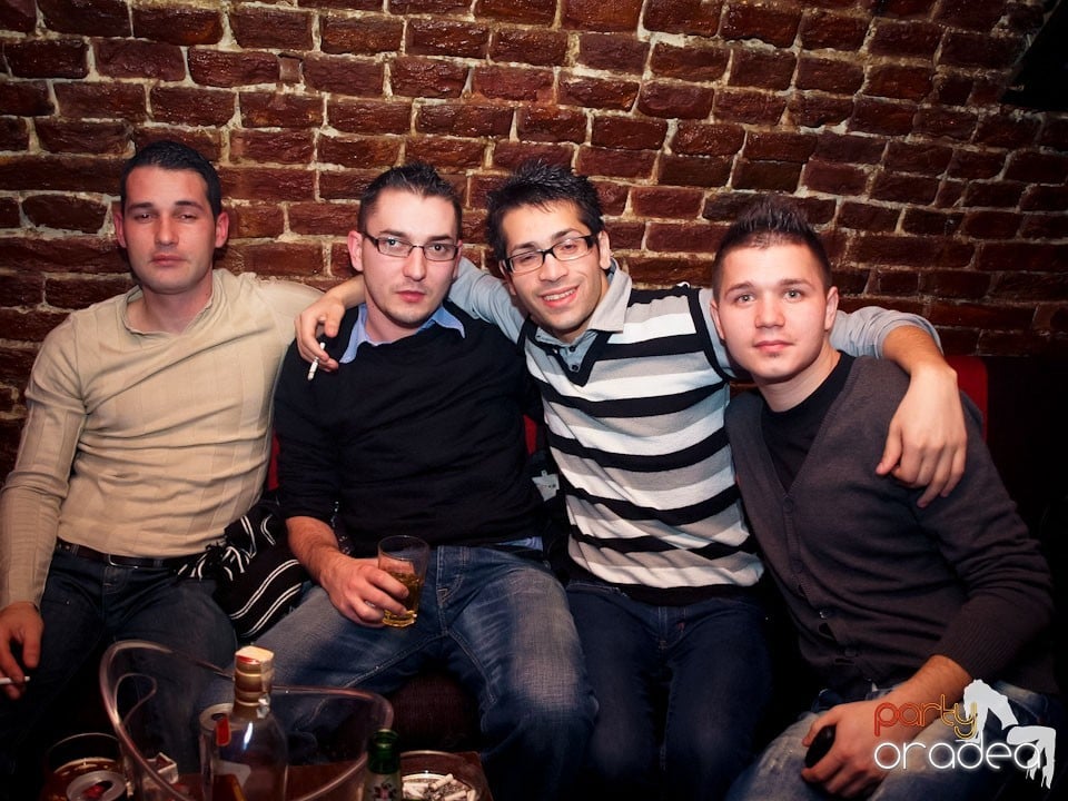 Miercuri seara în Club Escape, 