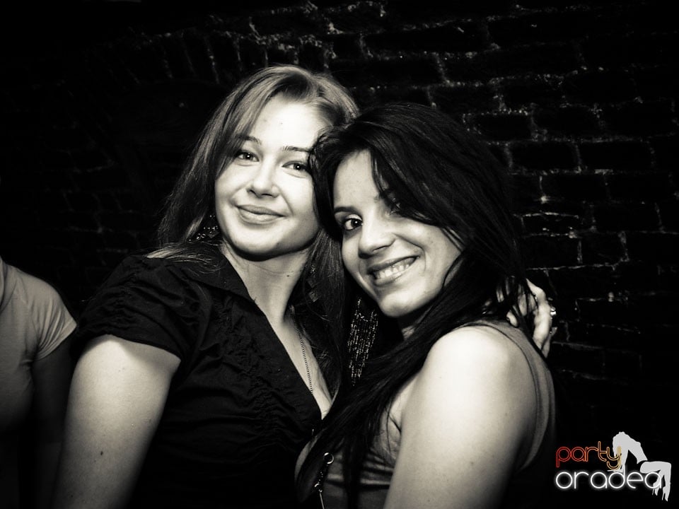 Miercuri seara în Club Escape, 