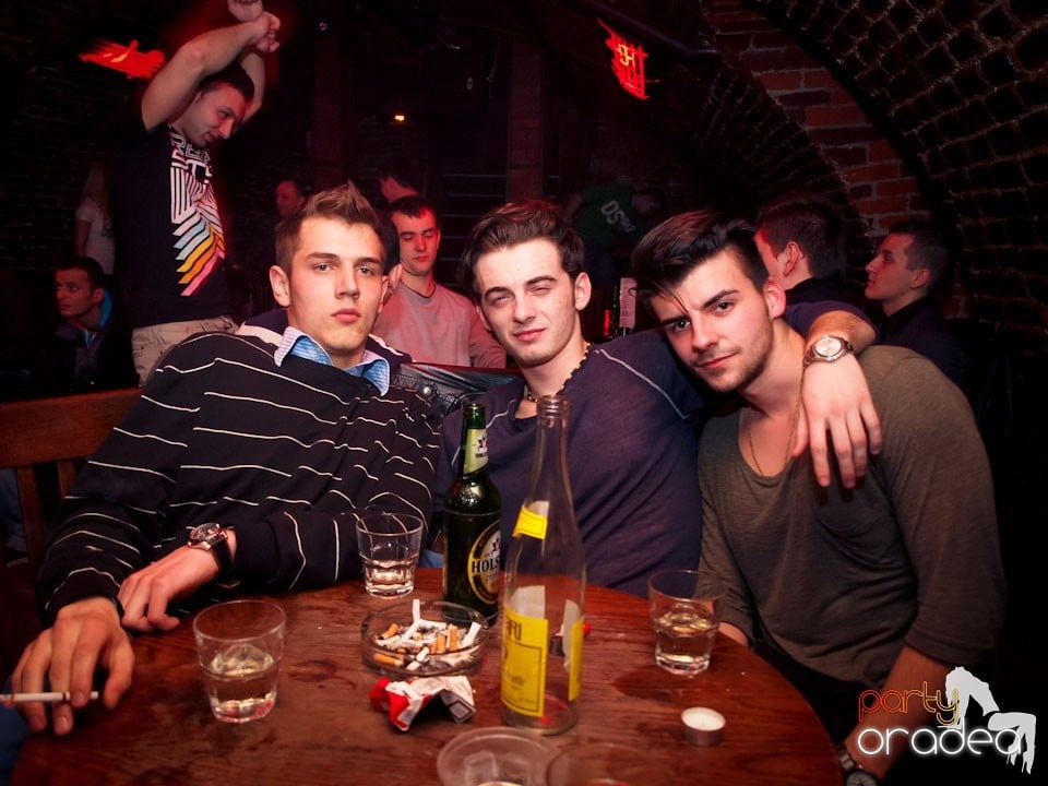 Miercuri seara în Club Escape, 