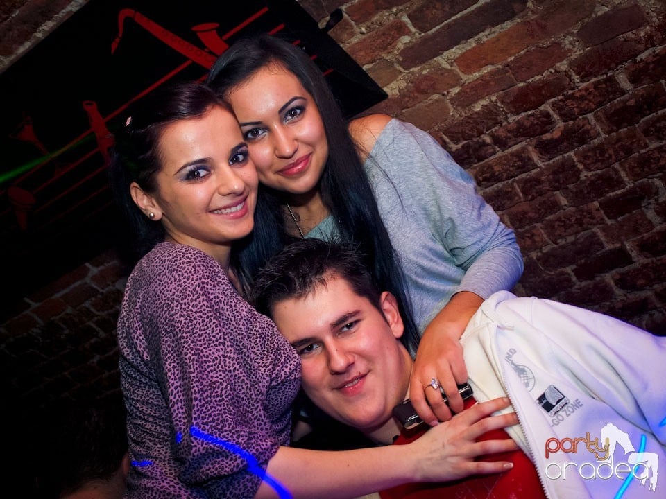 Miercuri seara în Club Escape, 