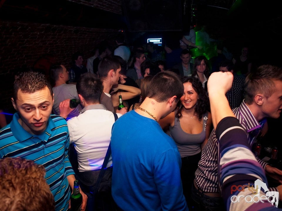 Miercuri seara în Club Escape, 