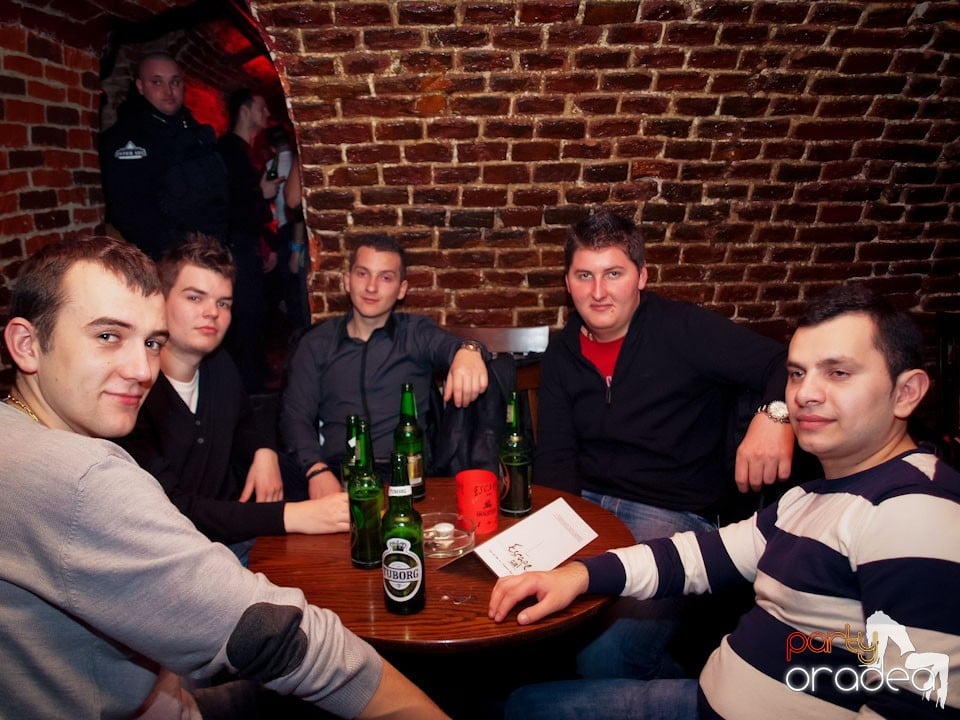 Miercuri seara în Club Escape, 