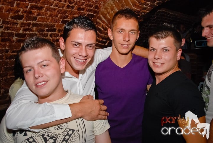 Miercuri seara în Club Escape, 