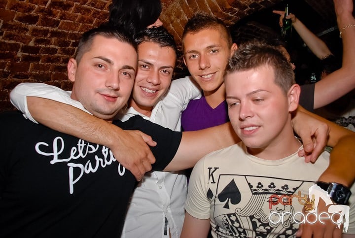 Miercuri seara în Club Escape, 