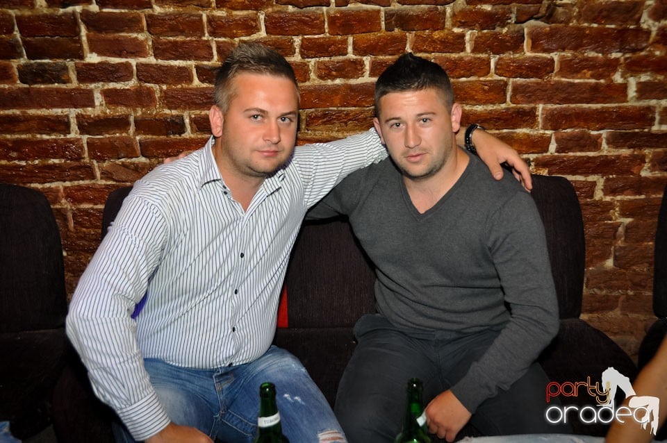 Miercuri seara în Club Escape, 