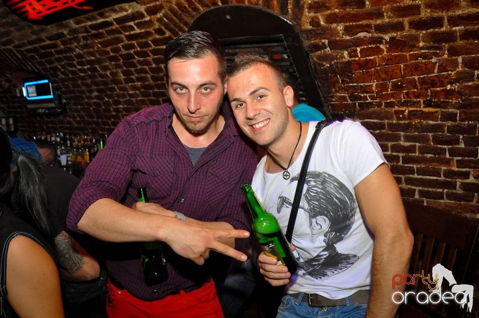 Miercuri seara în Club Escape, 